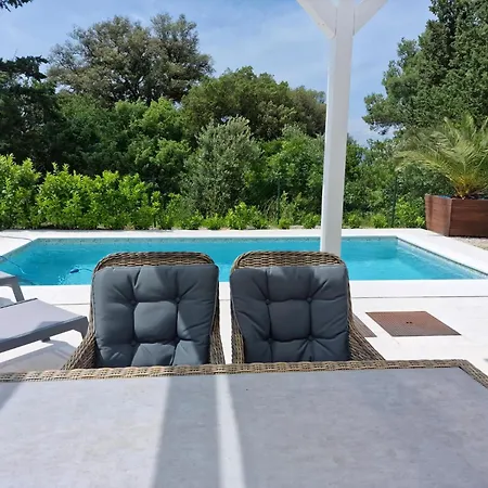 Grosses Zur Alleinigen Nutzung Mit Pool Feriehus Bilice