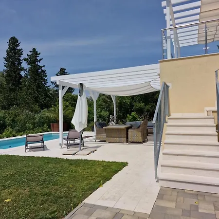 Grosses Zur Alleinigen Nutzung Mit Pool * Bilice