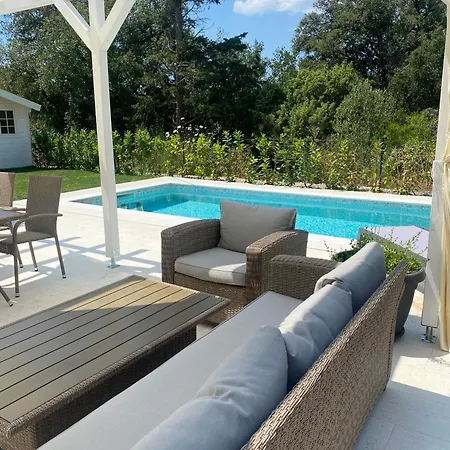 Feriehus Grosses Zur Alleinigen Nutzung Mit Pool Bilice